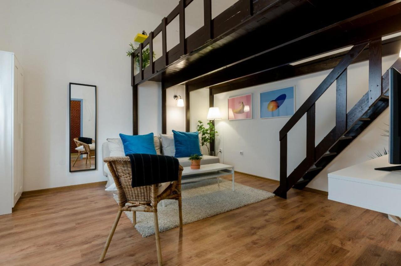 Quiet Cozy Apartment In Party Street E1 ブダペスト エクステリア 写真