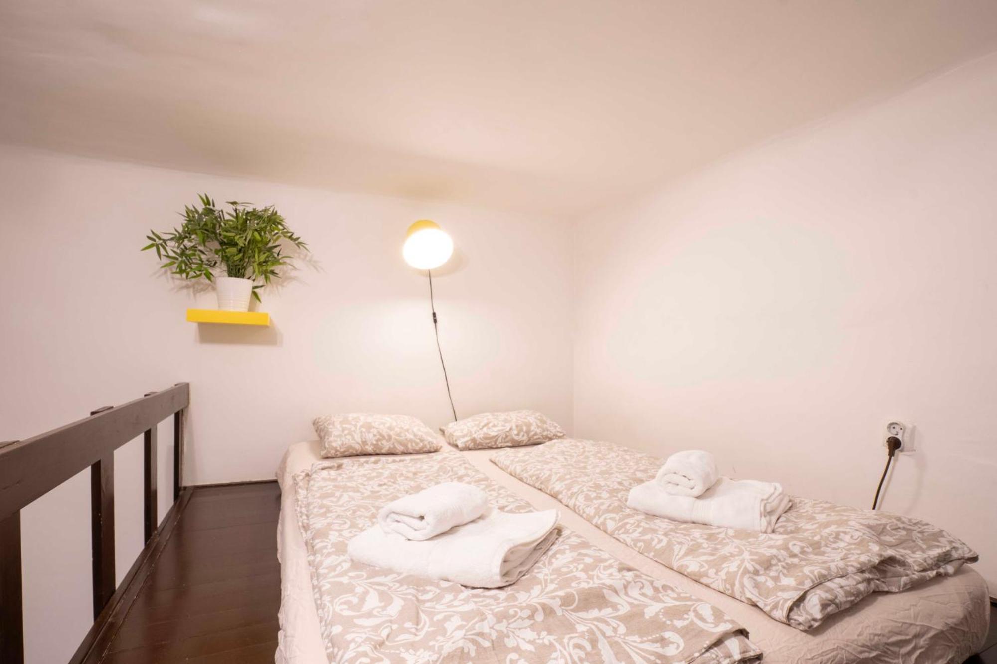 Quiet Cozy Apartment In Party Street E1 ブダペスト エクステリア 写真